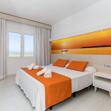 Arenas De Son Bou Hotell Exteriör bild