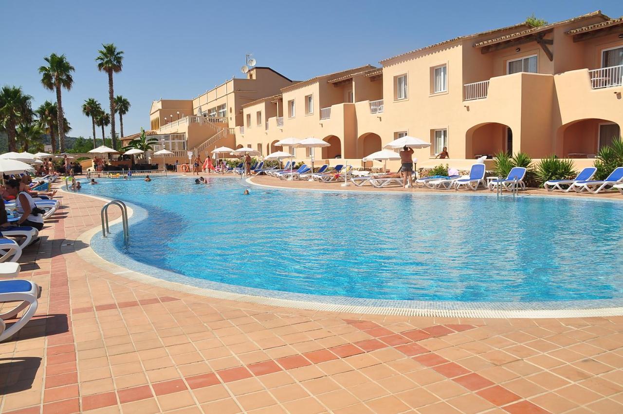 Arenas De Son Bou Hotell Exteriör bild