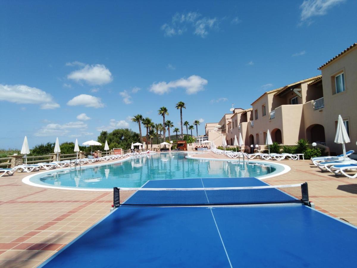 Arenas De Son Bou Hotell Exteriör bild