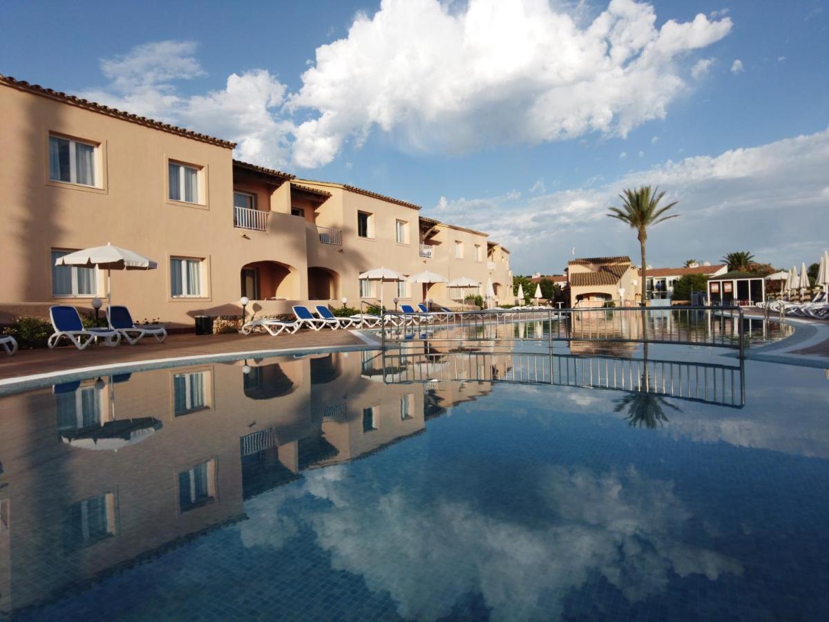 Arenas De Son Bou Hotell Exteriör bild