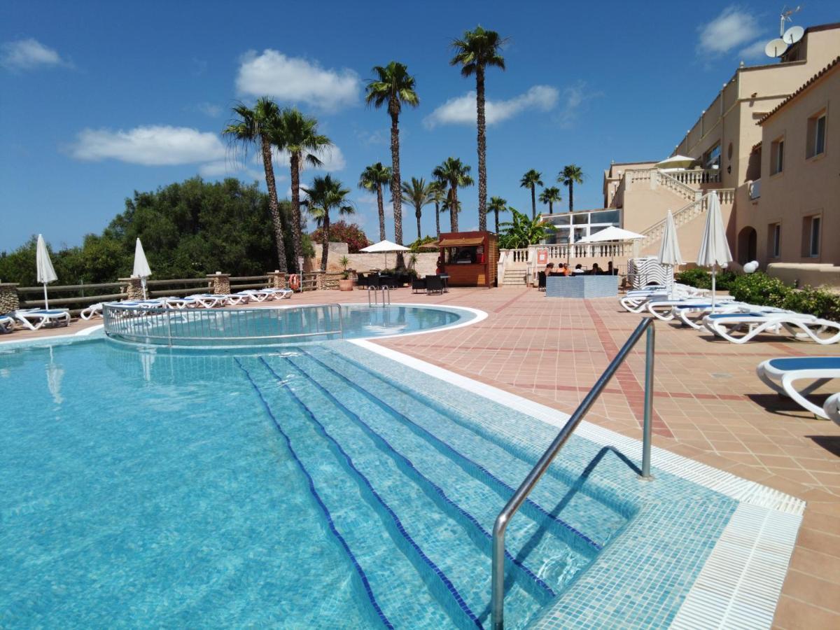 Arenas De Son Bou Hotell Exteriör bild