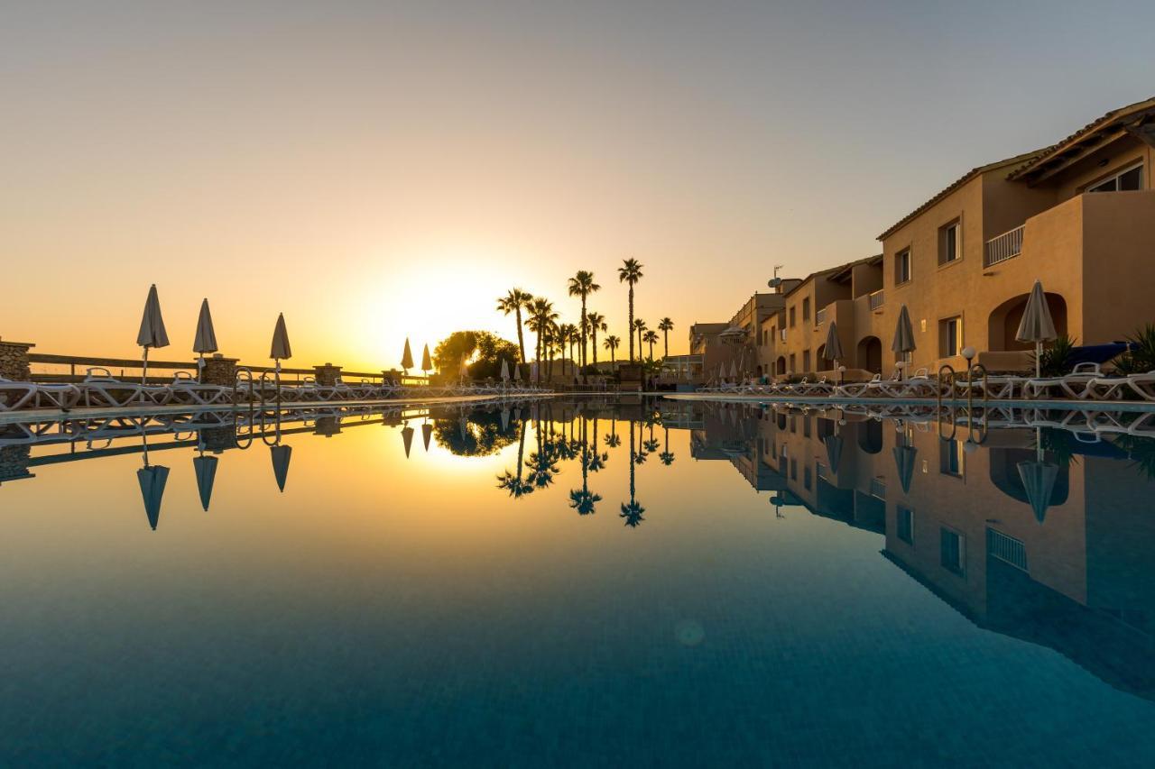 Arenas De Son Bou Hotell Exteriör bild