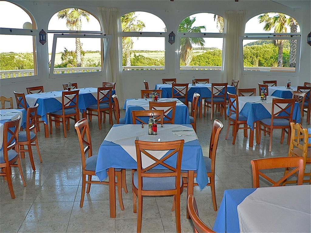 Arenas De Son Bou Hotell Restaurang bild